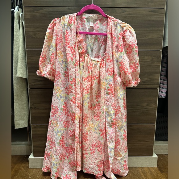 Oscar de la renta nightie and robe - Picture 1 of 3